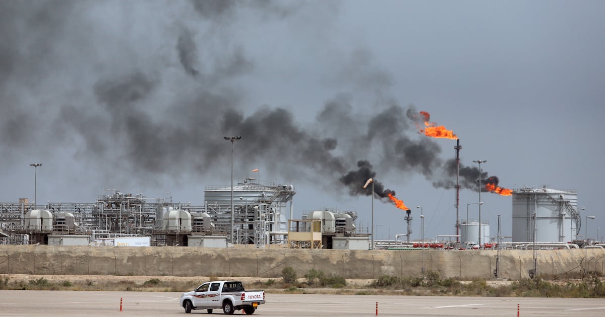 Iroq Hormuz bo'g'ozi to'sili tufayli Suriya orqali yoqilg'i yog'ini eksport qila boshladi