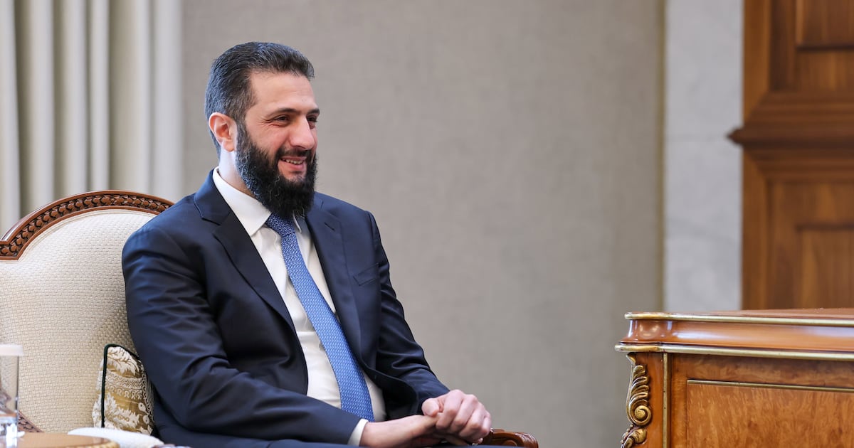 Suriyaning al-Shara'asi o'z akasini asosiy lavozimidan chetlatdi, oilaviy moyillikdan xavotirlanib