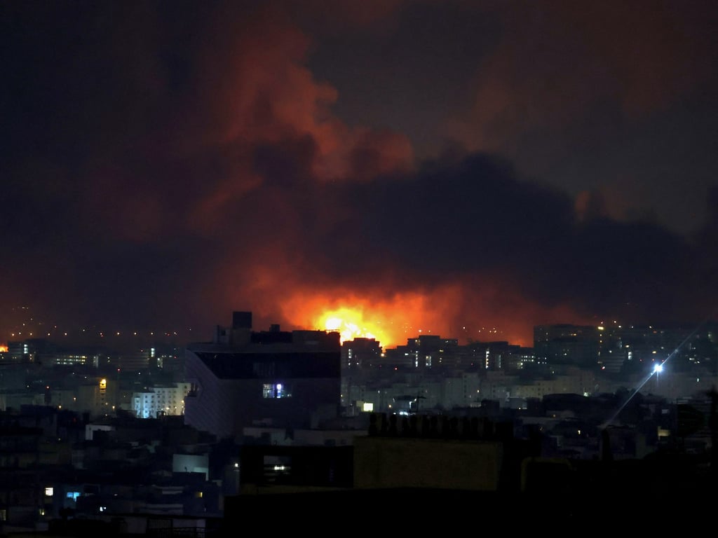 السلطات الإيرانية تحذر من 'الطابور الخامس'، ولا مؤشرات على تراجع الحرب