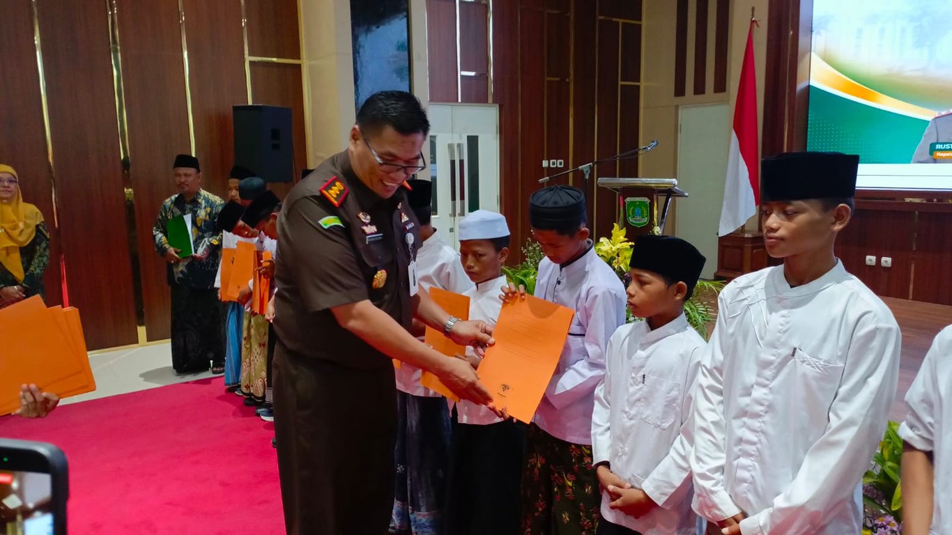 Kejari ati PA Pasuruan Fọwọ́ sí Ìdúró Alábòójútó Ọmọ 22 Yayasan Metal