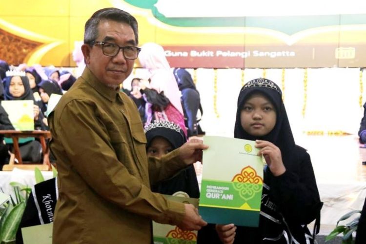 Le district de Kutai Timur lance une bourse pour 1 000 mémorisateurs du Coran, renforçant l'éducation aux valeurs islamiques