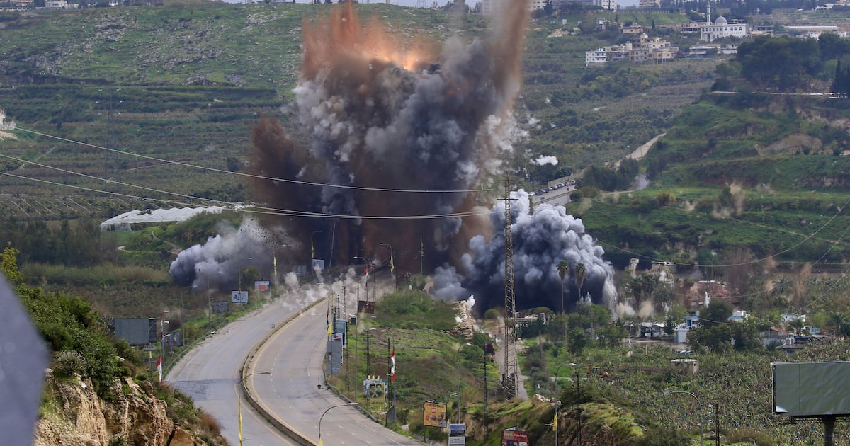 Удары Израиля по мосту в Ливане – 'прелюдия к сухопутному вторжению', предупреждает президент Аун | The National