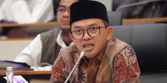 DVR Masjid Istiqlal vaqfining fond birjasida boshqarilishini ehtiyotkorlik bilan o'rganishni so'radi
