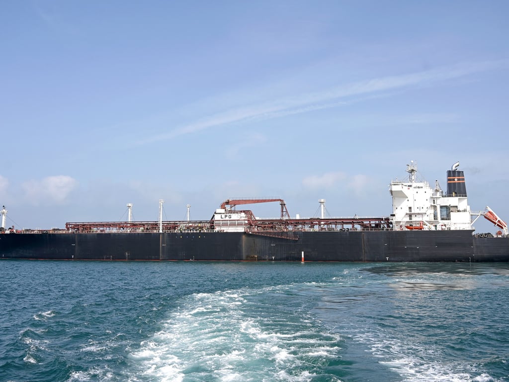 Arab Saudi, Uni Emirat Arab, Irak: Bisakah tiga pipa minyak membantu minyak lolos dari Selat Hormuz?