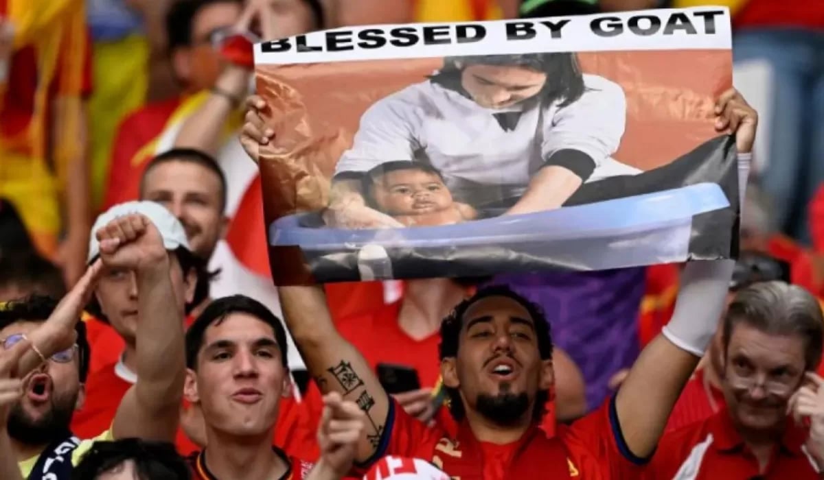 The Story Behind the Iconic Photo of Messi Bathing Lamine Yamal That's Gone Viral Again Ahead of the 2026 World Cup Final