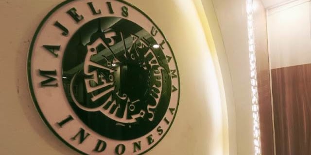 MUI: Мужчинам харам носить женскую одежду на карнавале в честь Дня независимости