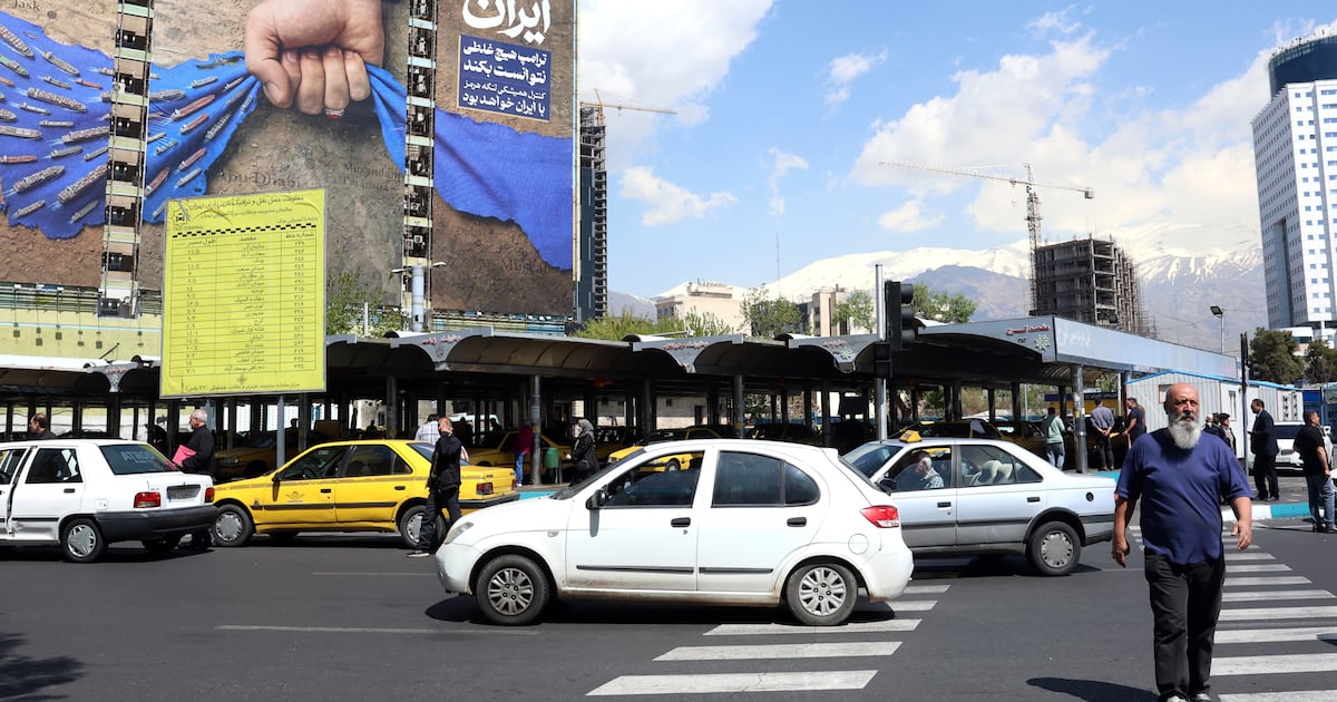 ھورمۇز بوغازىدىكى تاشىما كېمىلەر ئامېرىكا قوشىدىغان توقۇنۇشقا قارىماي داۋاملاشتۇرىلىۋاتىدۇ