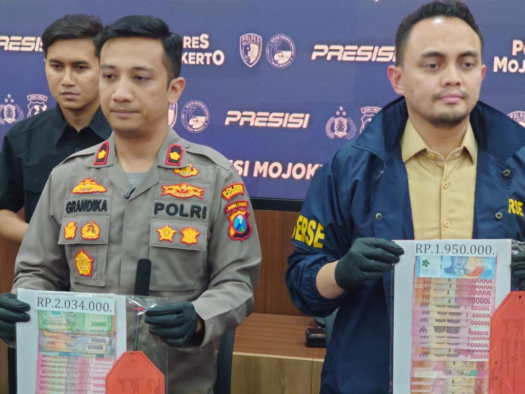 Tipu Korban Rp 22 Juta dengan Modus Penggandaan Uang, Dua Pria Dibekuk Polres Mojokerto