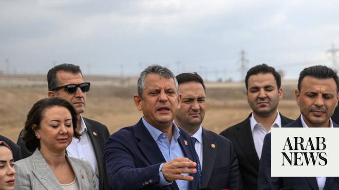 Молитвы и заботы, пока турецкий суд, возможно, решит судьбу лидера оппозиции