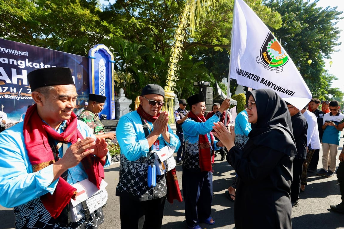 Jemaah Calon Haji Banyuwangi Mulai Diberangkatkan, Bupati Ipuk Titip Doa