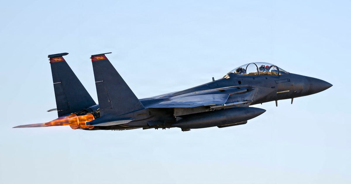 Penerbang Diselamatkan & Ketegangan Meningkat