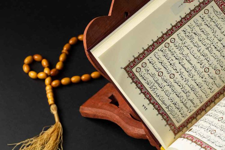 التعريف بآية الألف دينار: النطق، المعنى، وفضائلها