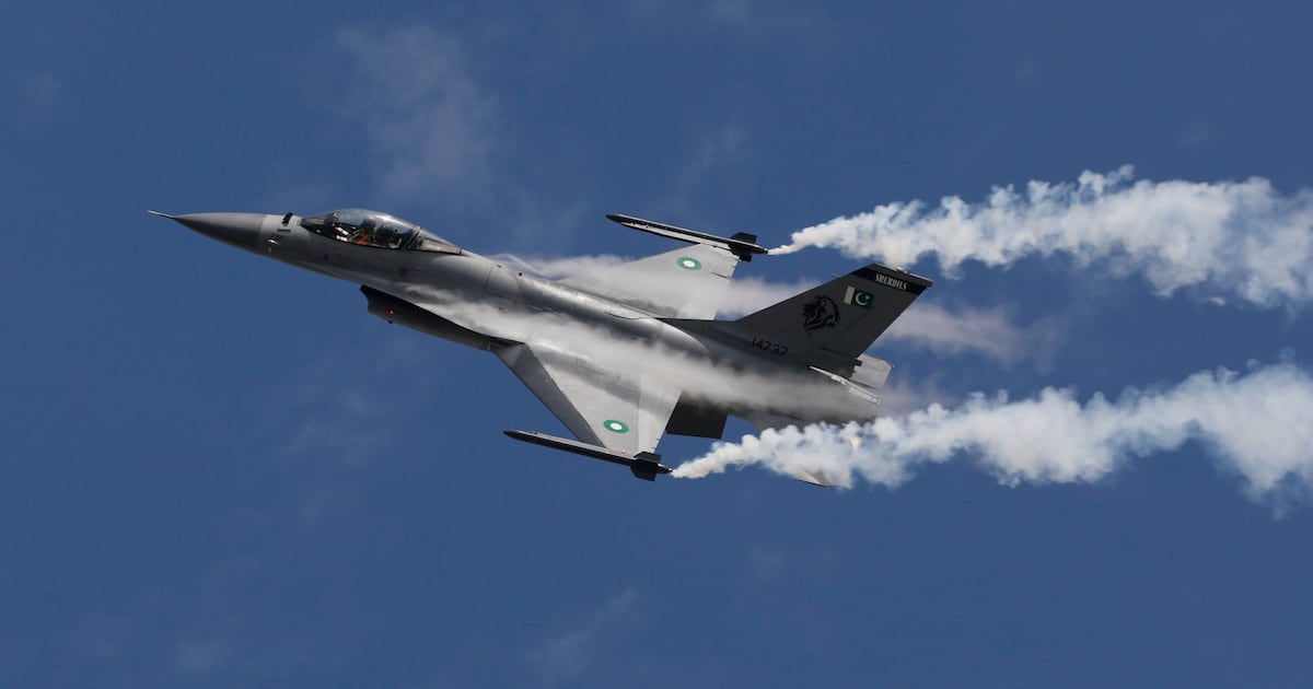 Pakistan da Burtaniya Sun Ba da Taimako Mai Muhimmanci ga Yankin Gulf Yayin Rikici