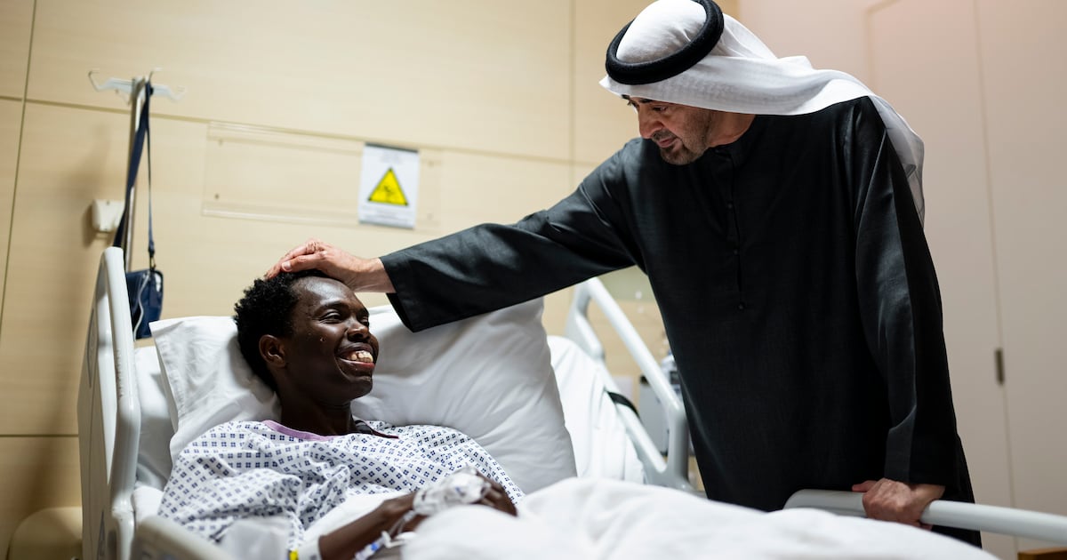 Президент Шейх Мухаммед навестил в больнице пострадавших от иранских атак