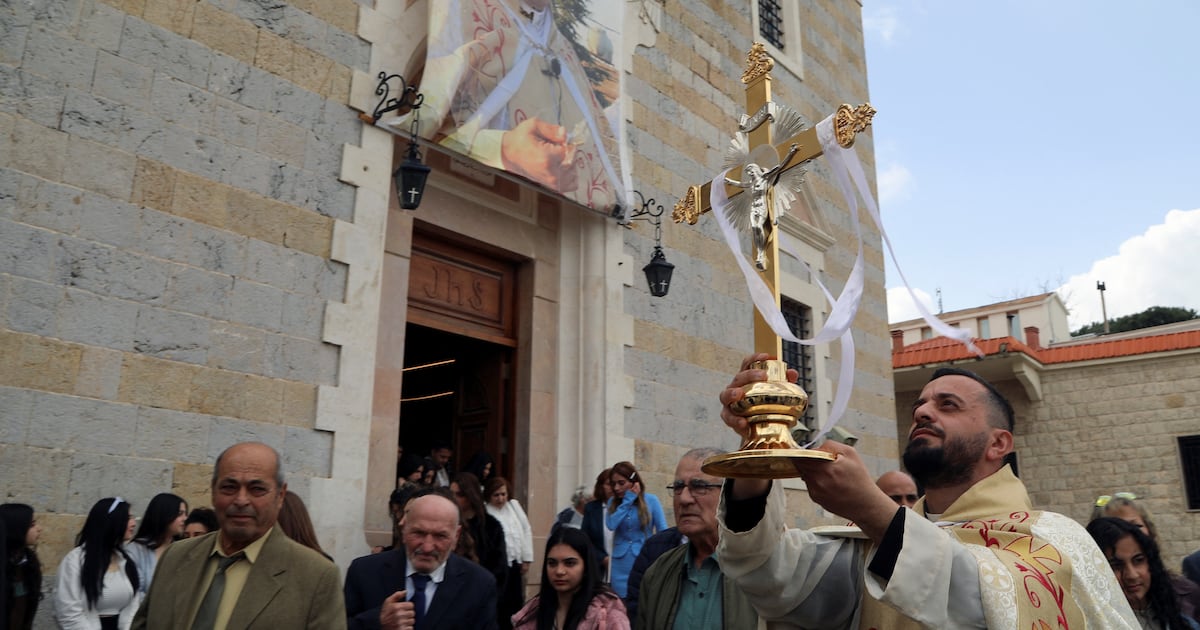 Janubiy Livandagi Qlayaa shahrida Pasxa: Ziddiyat ichidagi Iymon
