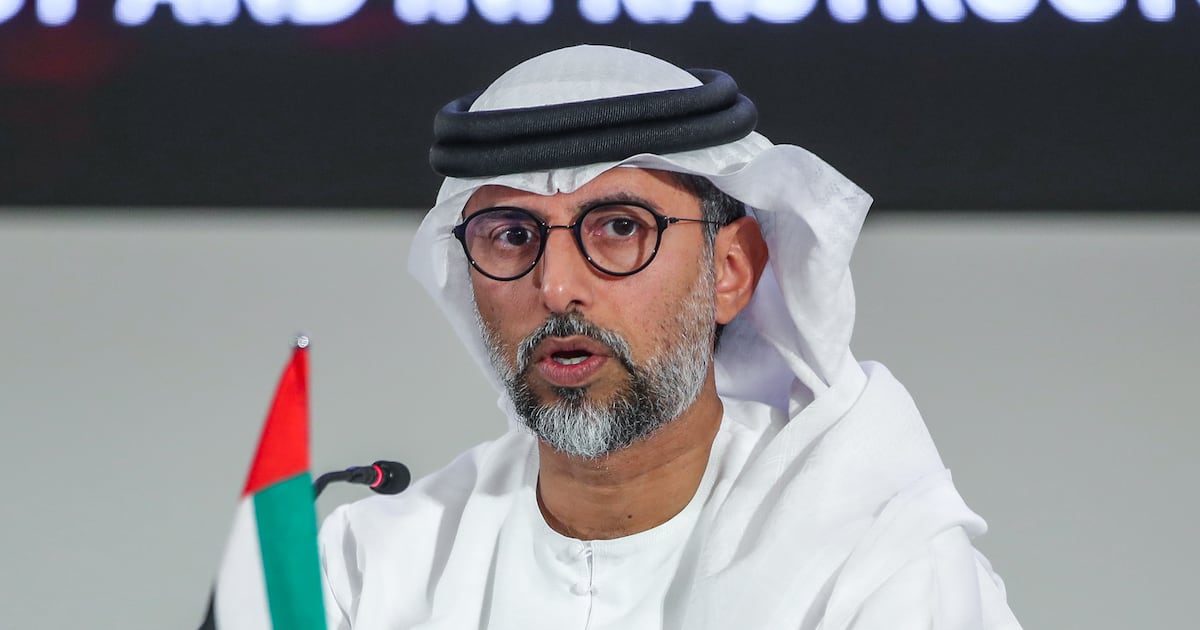 وزير الإمارات يحذر من تعطيل التجارة العالمية