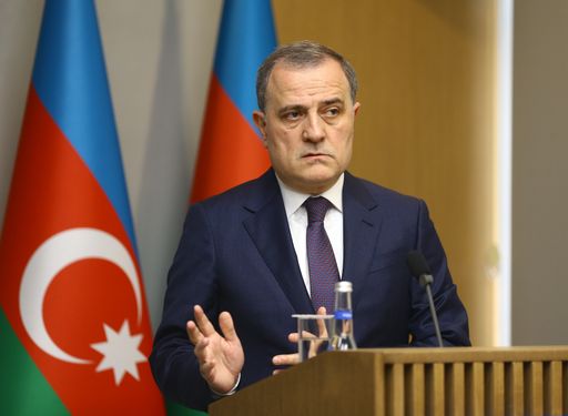 أذربيجان تفرغ بعثاتها الدبلوماسية في إيران بعد هجوم بطائرة مسيرة