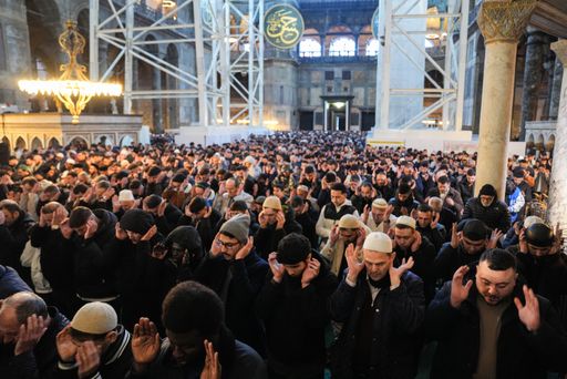 Hari Raya Idul Fitri Diperingati Ditengah Konflik