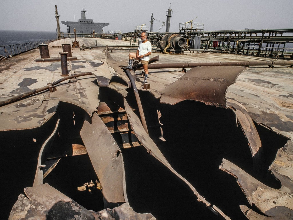 تصاعد التوترات في مضيق هرمز: أصداء من حرب الناقلات في ثمانينيات القرن الماضي