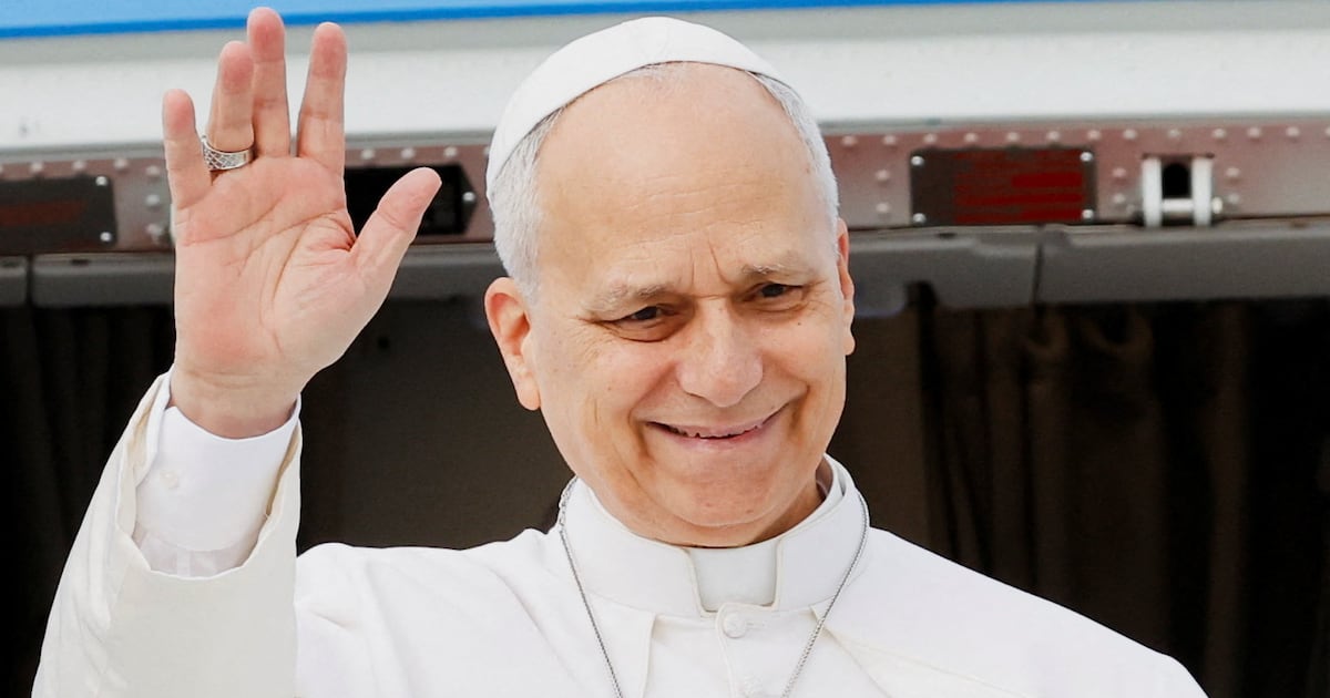 Paus bersumpah akan terus bersuara menentang perang meski ada kritik dari Trump.