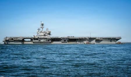 США устанавливают морскую блокаду против Ирана, авианосец меняет маршрут во избежание конфронтации