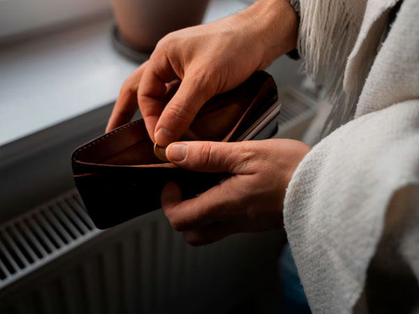 Apa yang Membawa Kita pada Kemiskinan?