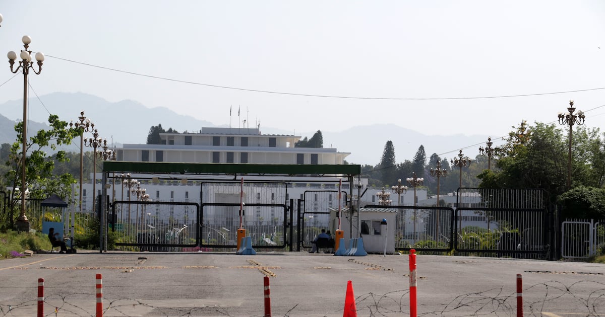 الغموض يكتنف المفاوضات الأميركية-الإيرانية مع اقتراب موعد وقف إطلاق النار