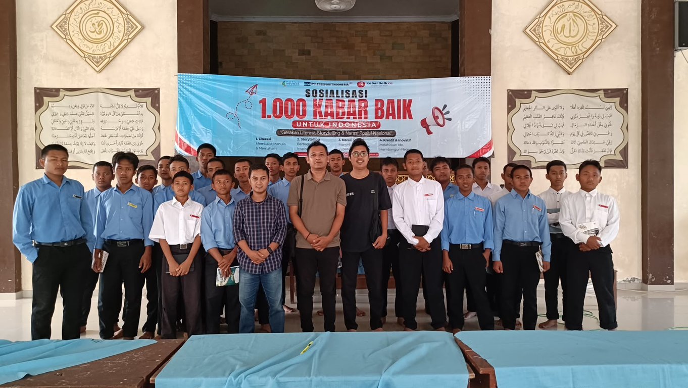 “1,000 Good News for Indonesia” Program Visits Islamic Boarding School in Jember, Students Enthusiastic about Learning Journalism