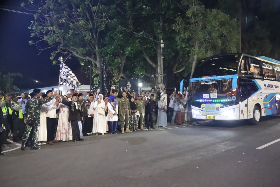 Bupati Bojonegoro Resmi Lepas 432 Calon Jemaah Haji Kloter 37 & 38