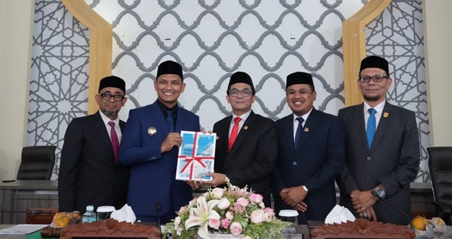 ДПРК Банда-Ачех провела пленарное заседание по передаче отчета мэра за 2025 год