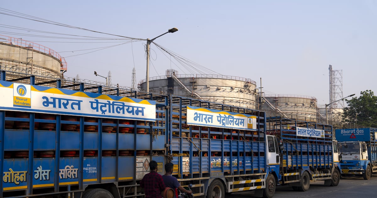 Oil prices spike to $90 due to Mideast tensions