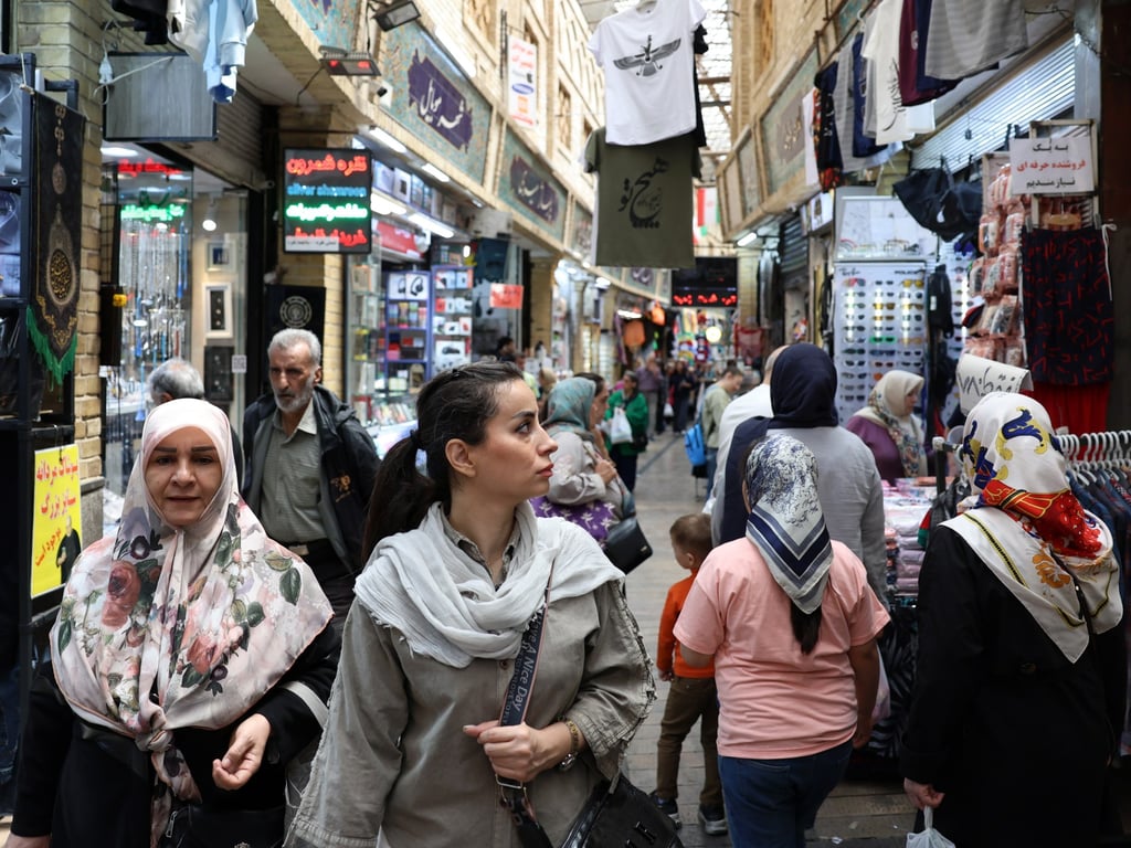 اقتصاد إيران يتكيف مع ضغوط زمن الحرب