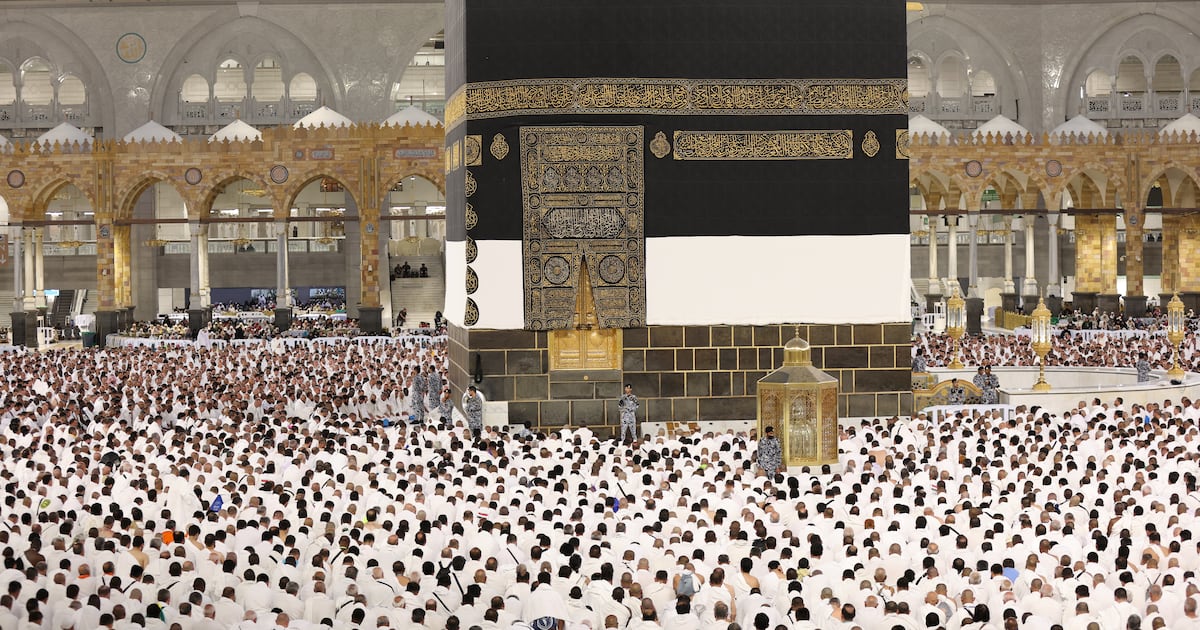 850,000 dan ortiq haj ziyoratchilari Saudiya Arabistoniga kelib bo'lishgan, Saudiya vazirlari haj safarini yaxshilash uchun silliq tashkilotlar va yangi tashabbuslar haqida ma'lumot berishmoqda.