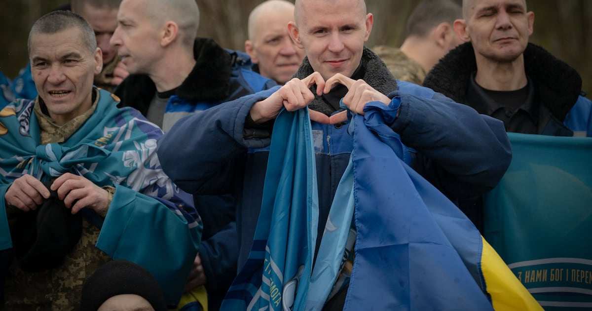 Russia and Ukraine exchange 350 captives after UAE mediation