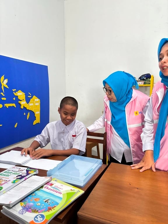 Ahead of Eid al-Adha, PLN UPT Malang Supports Inclusive Education for the Visually Impaired