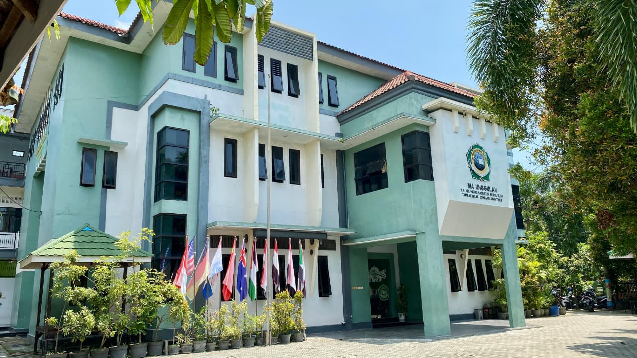 MA-UWH Tambakberas Jombang Preps 19 Rooms for 190 NU 35th Congress Participants