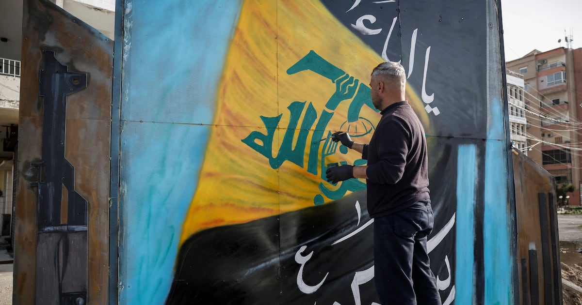 محادثات السلام الأمريكية بين لبنان وإسرائيل قد تضعف حزب الله