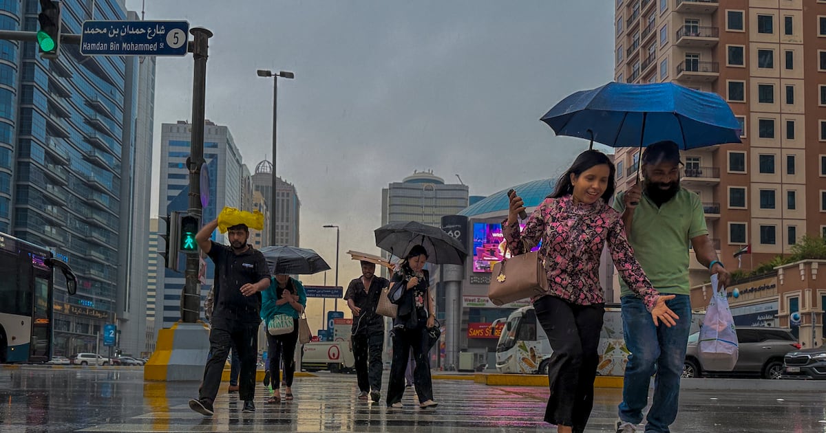 Abu Dhabi və Dubayı yağış basdı, BƏƏ-yə hava haqqında xəbərdarlıq edildi | The National