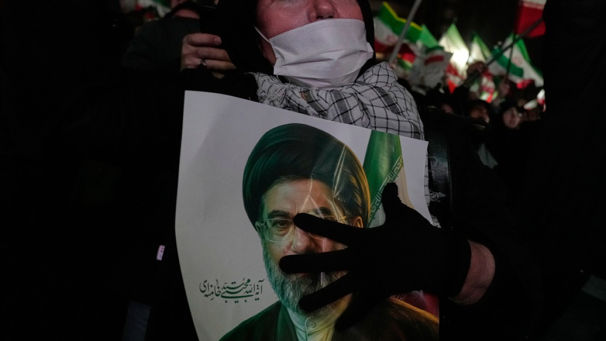 Трамп заявляет, что Иран "умоляет" о соглашении по прекращению войны, в то время как Тегеран выдвигает новые требования