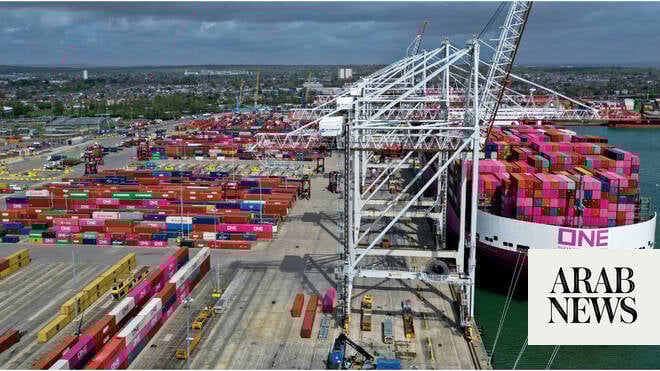 أزمة مضيق هرمز تُؤثر على المستهلكين في المملكة المتحدة