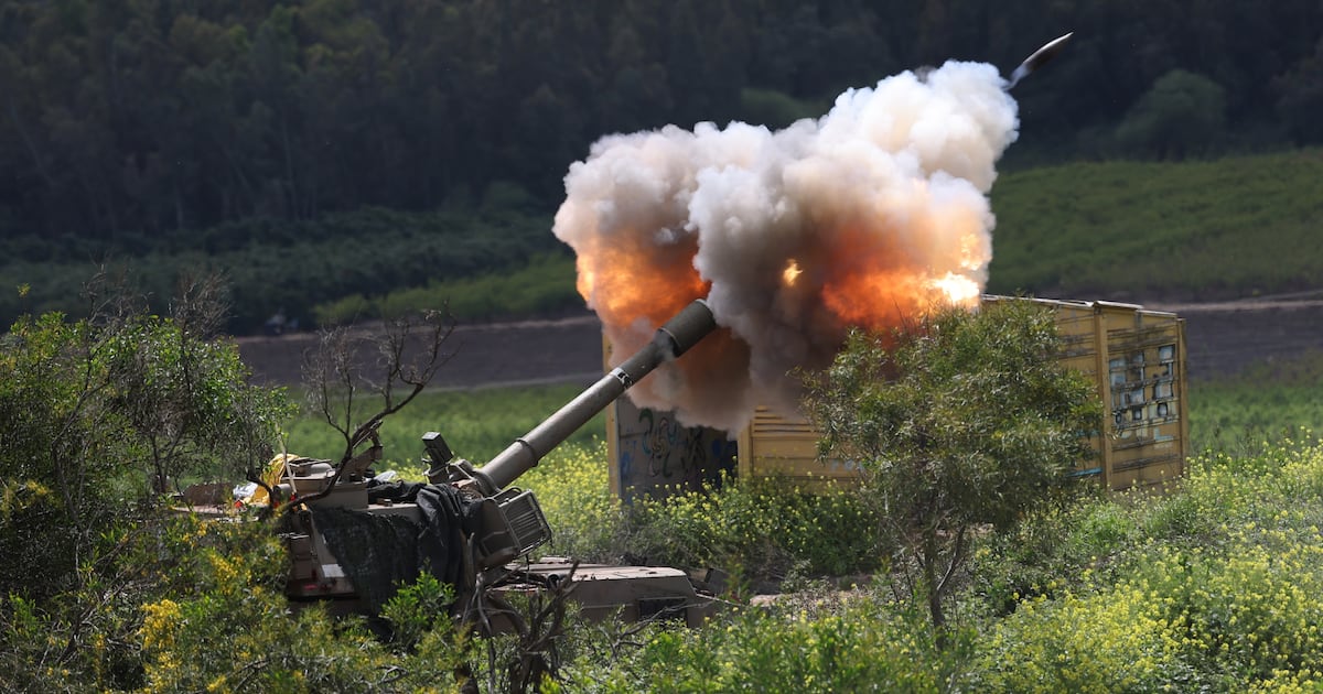 Warga sipil di desa-desa Kristen di Lebanon Selatan terlantar tanpa perlindungan atau persediaan saat jalan akses utama menjadi terlalu berbahaya.