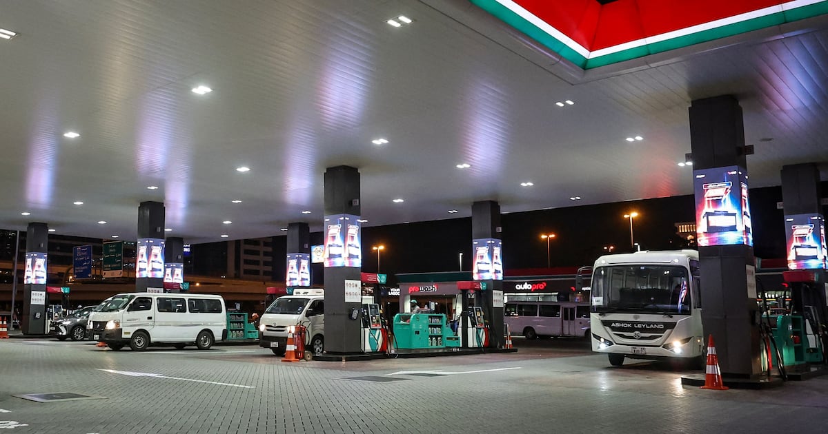 Цены на топливо в ОАЭ снова взлетят в апреле из-за сбоев на нефтяном рынке