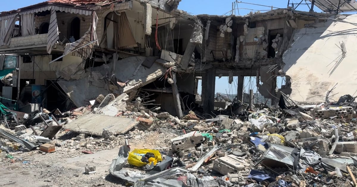 Jendela pecah dan pintu masuk hangus: Di dalam rumah sakit garis depan terakhir Lebanon selatan