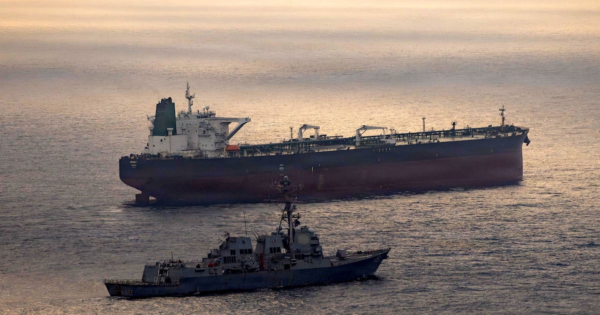 Тегеран предупреждает о 'решительной силе' после того, как США атаковали еще два судна, направлявшихся в иранские порты