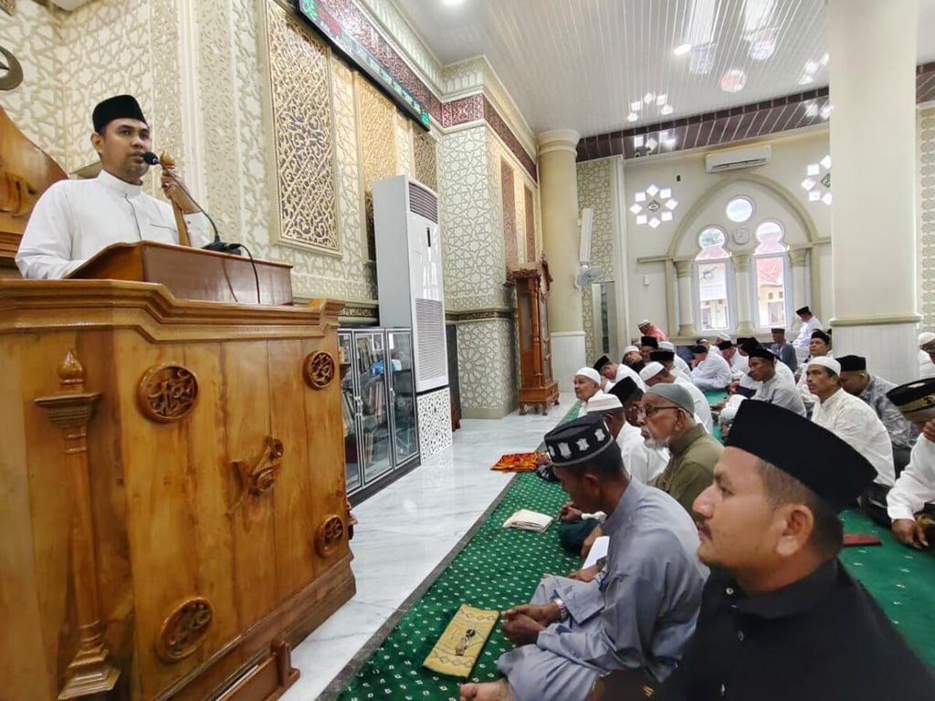 Tanjong Seulamatdagi Qurbon hayiti xutbasi, Ustad Mizaj Iskandar itoat va qurbonlik ma'nolarini ta'kidladi