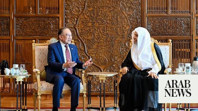 رئيس الوزراء الماليزي ورئيس رابطة العالم الإسلامي يناقشان قضايا رئيسية