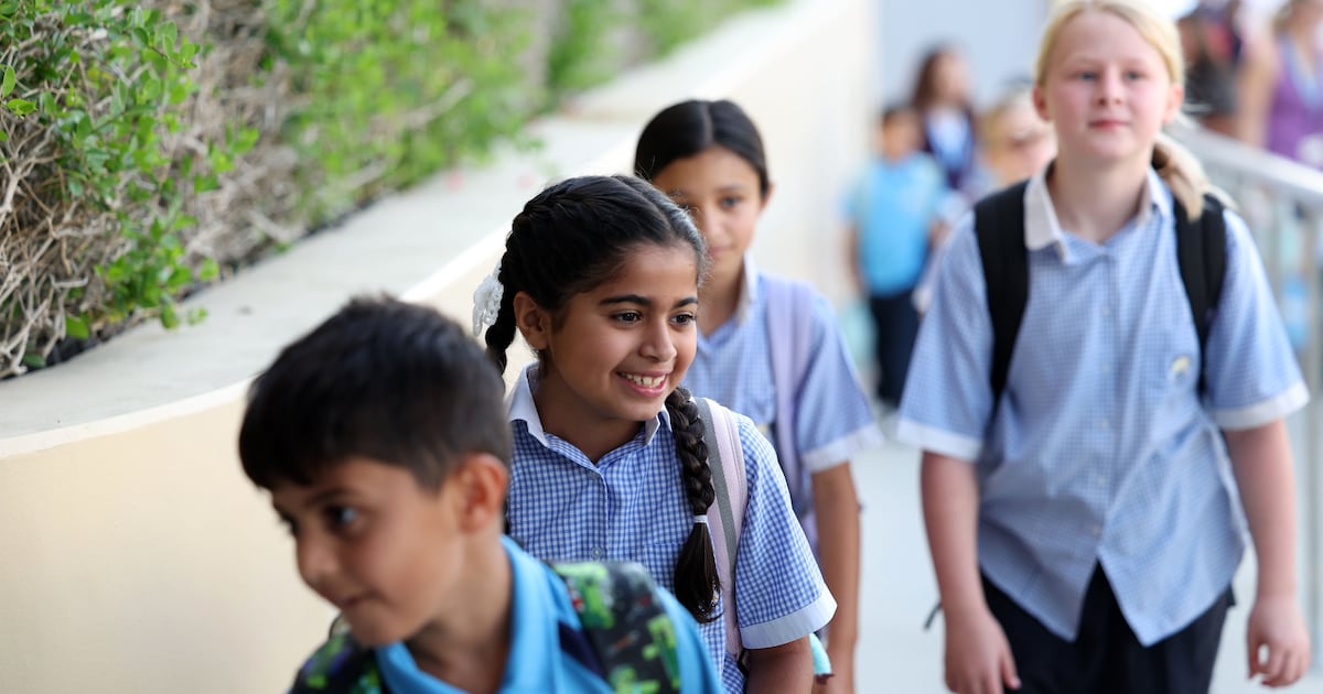 Sakola di UAE Buka deui Kalayan Aturan Kaamanan anu Ketat