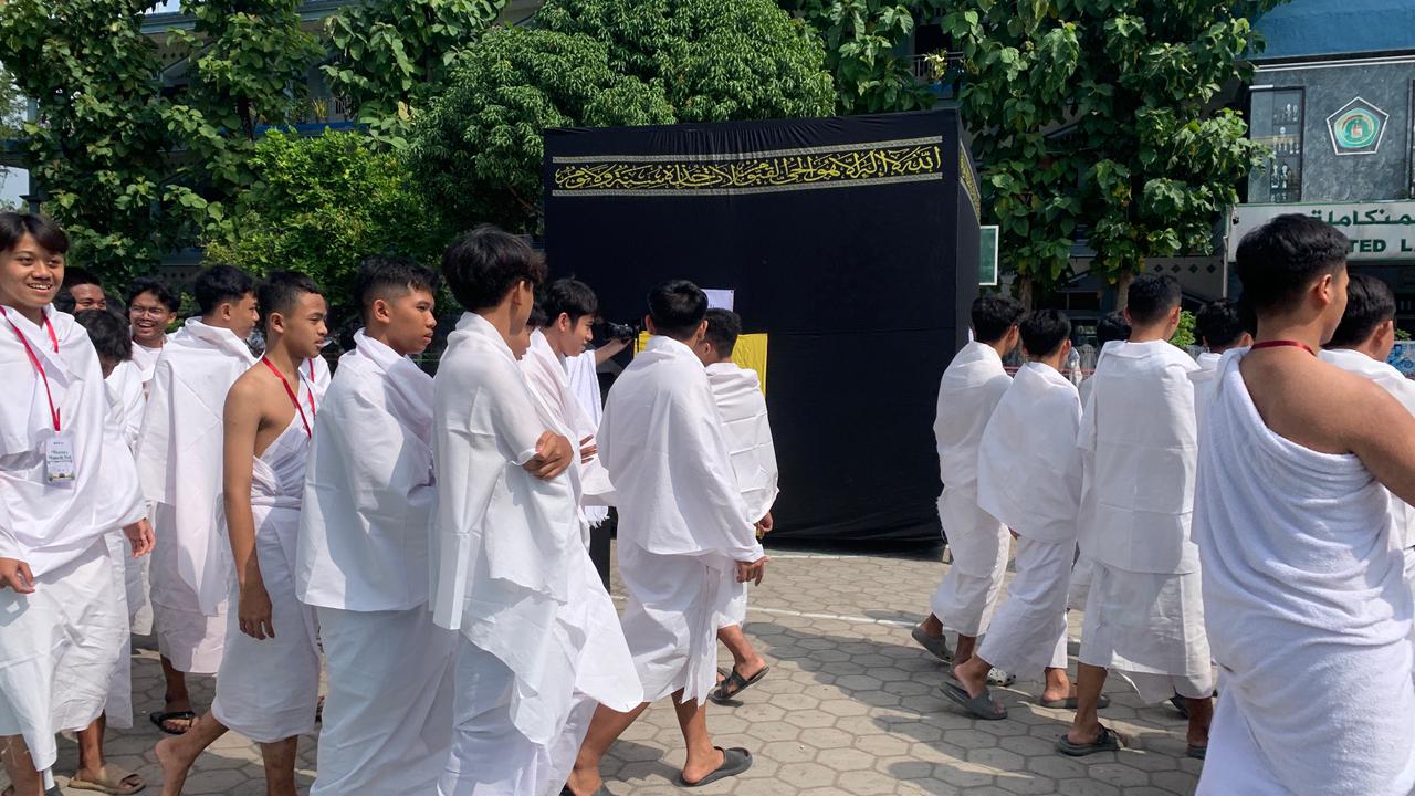 700 Siswa MA Unggulan Darul Ulum Rejoso Jombang Gelar Manasik Haji ka-17