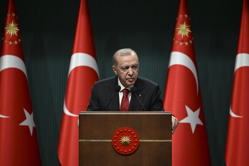 أردوغان يقول إن تركيا 'مصممة على البقاء خارج دائرة النار' ويدعو لإنهاء الصراع الإقليمي.