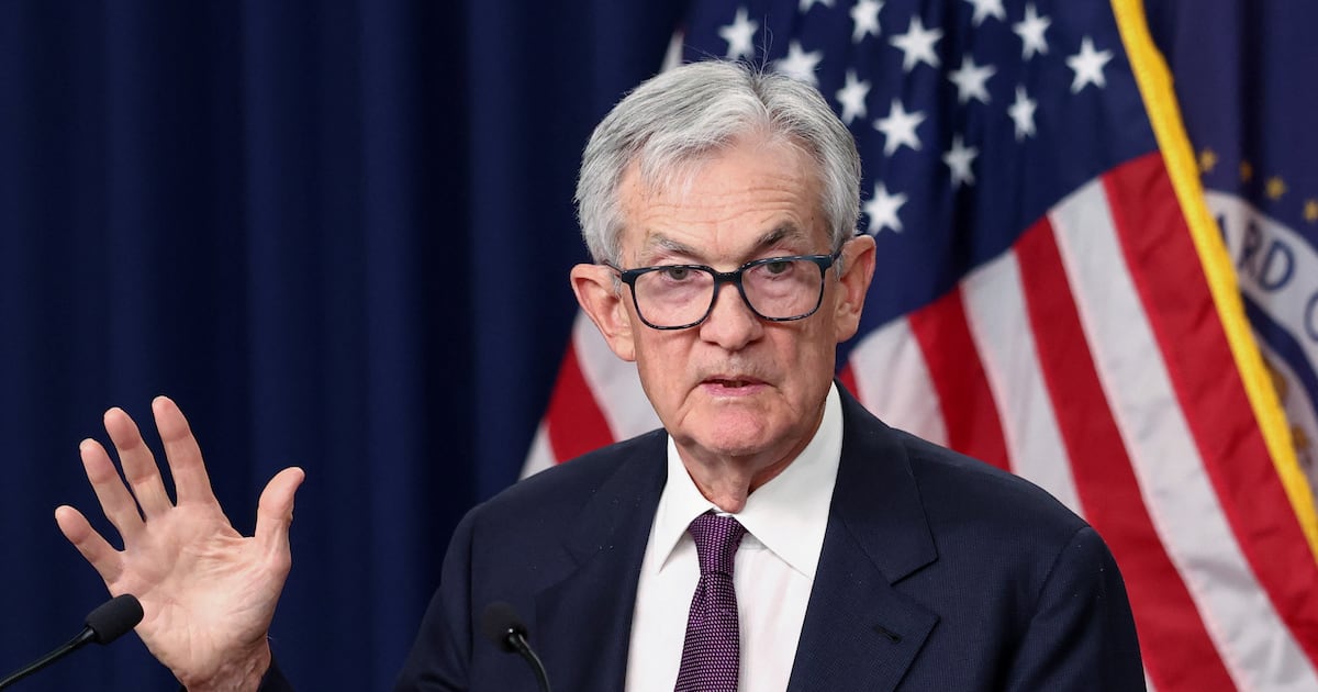 الاحتياطي الفيدرالي يحافظ على أسعار الفائدة دون تغيير وسط تقلبات النزاع في الشرق الأوسط